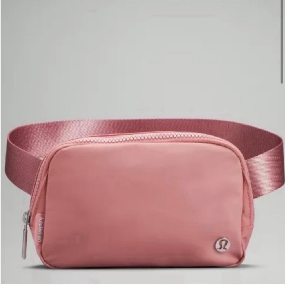 Lululemon Everywhere Belt Bag